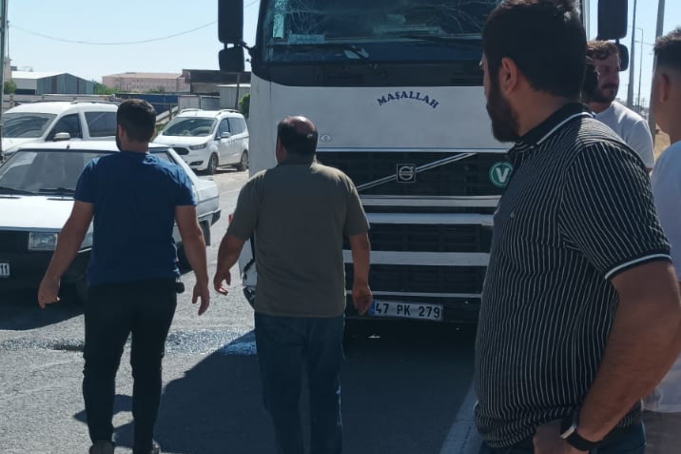 Mardin’de tır minibüse arkadan çarptı: 4 yaralı Mardin’de tır minibüse arkadan çarptı: 4 yaralı