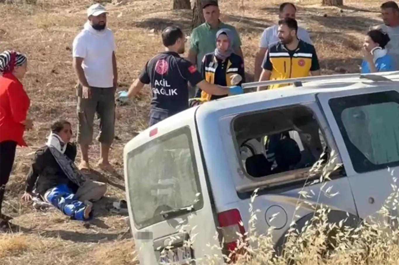 Şanlıurfa'da aracın devrilmesi sonucu 6 kişi yaralandı Şanlıurfa'da aracın devrilmesi sonucu 6 kişi yaralandı