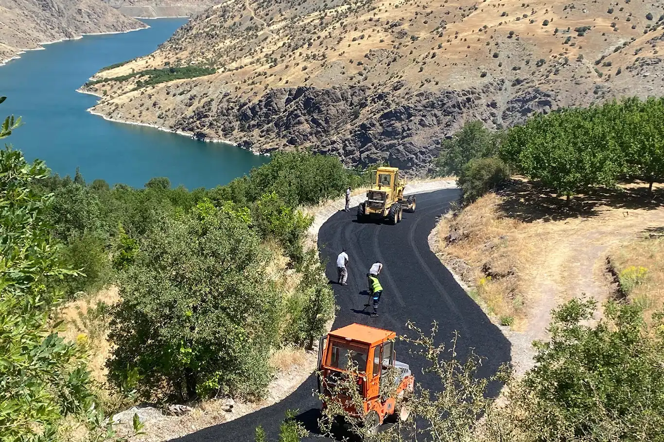 Malatya'da altyapı ve yol mesaisi devam ediyor Malatya'da altyapı ve yol mesaisi devam ediyor
