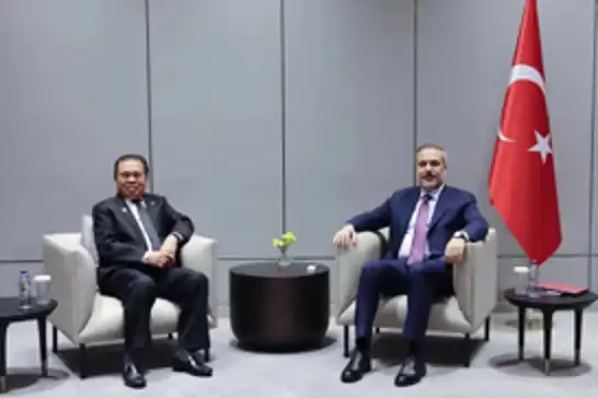 وزير الخارجية التركي هاكان فيدان يستقبل زعيم جبهة تحرير مورو الإسلامية في إسطنبول