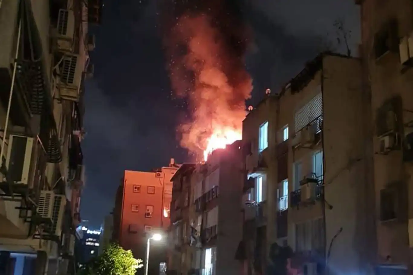 Savaş 9'uncu gününde: Siyonist rejim Kum’da sivilleri vurdu, İran Tel Aviv’e balistik füzelerle karşılık verdi