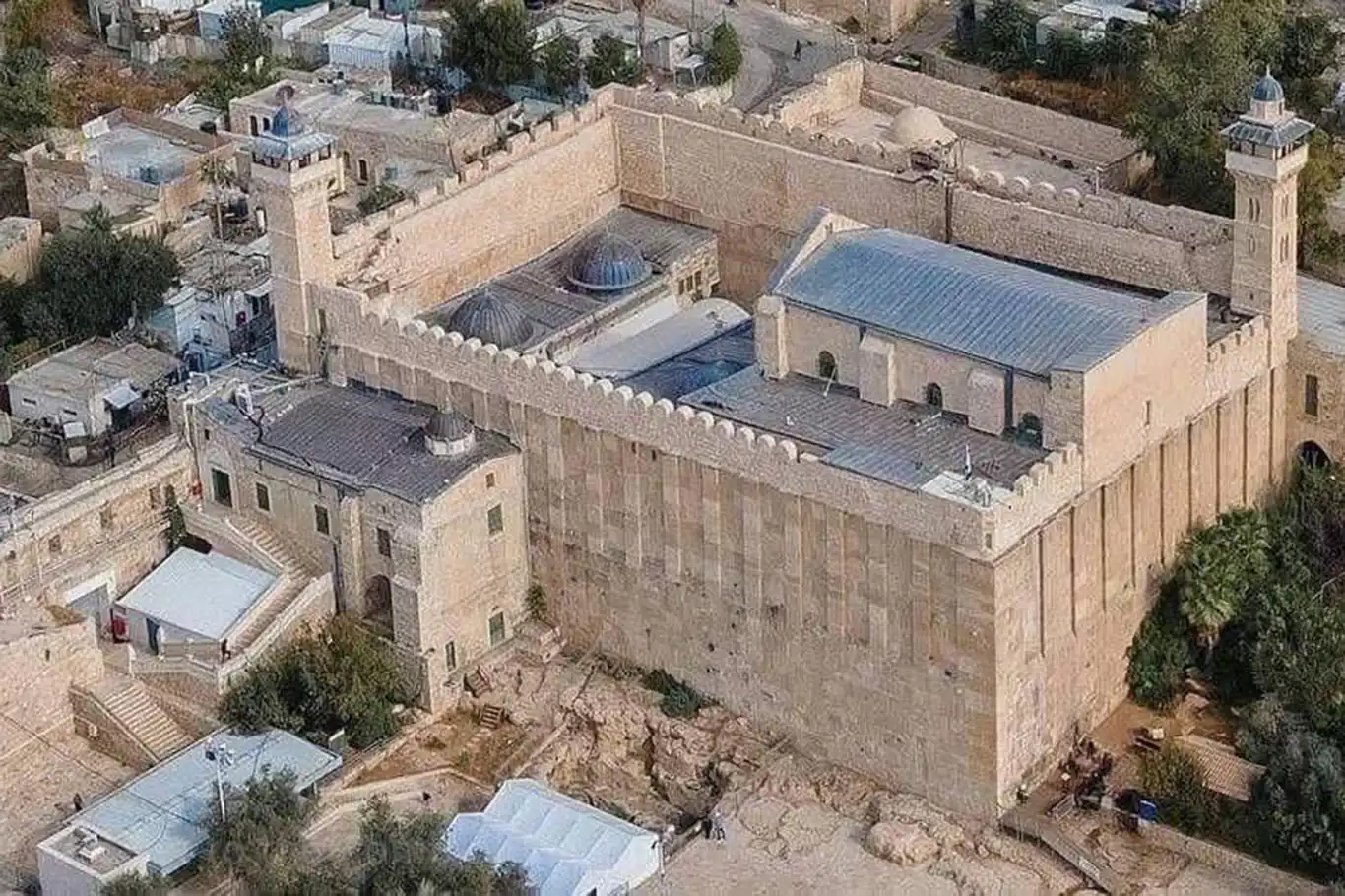 İşgalciler 9 gündür İbrahim Camii'nde namaza izin vermiyor İşgalciler 9 gündür İbrahim Camii'nde namaza izin vermiyor