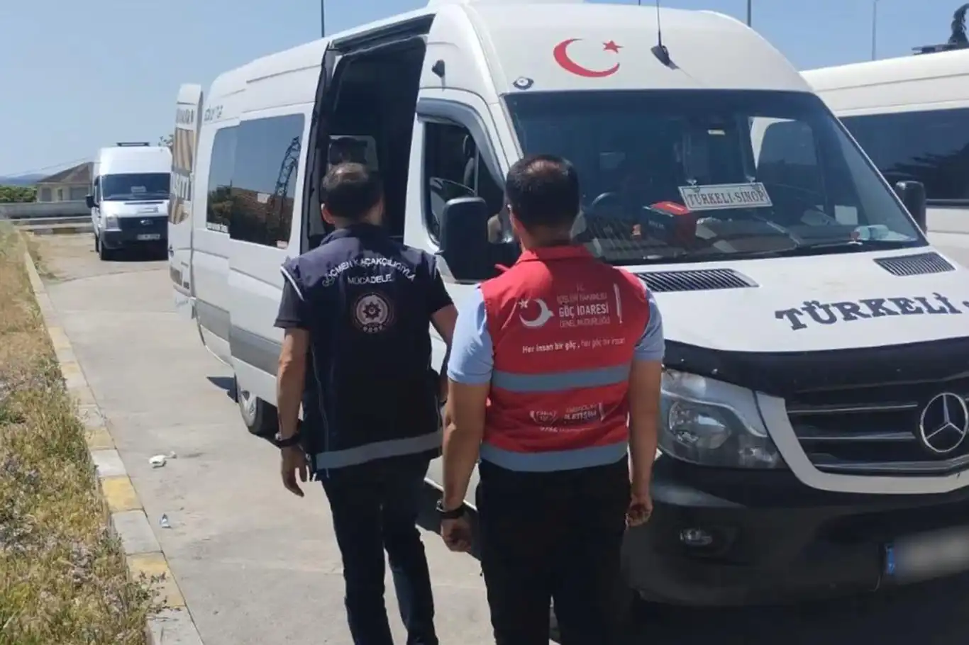 Göçmen kaçakçılığı operasyonu: 15 organizatör ve 446 düzensiz göçmen yakalandı