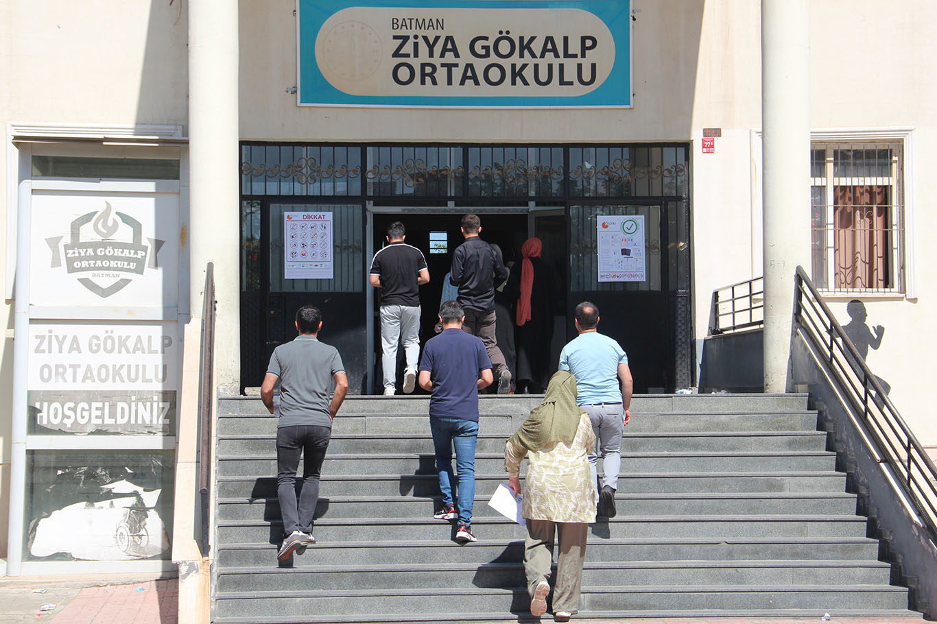 Batman'da sınava geç kalanlar içeri alınmadı