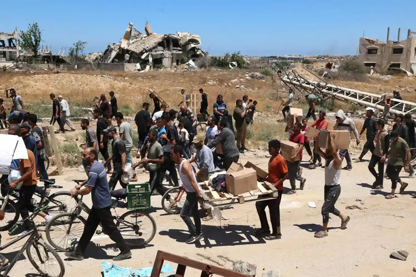 450 شهيدًا في غزة جراء هجمات الاحتلال على مراكز توزيع المساعدات 450 شهيدًا في غزة جراء هجمات الاحتلال على مراكز توزيع المساعدات
