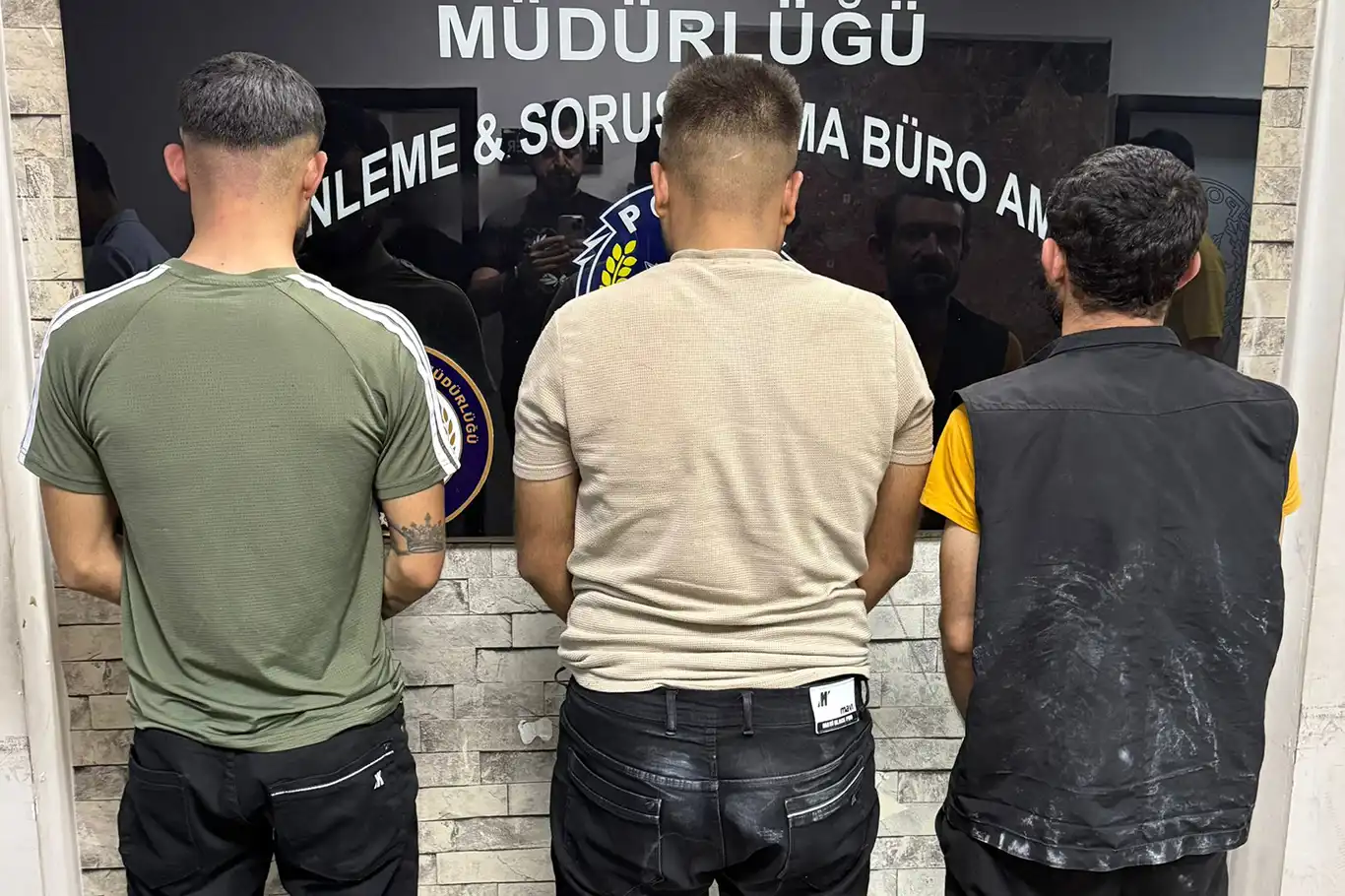 Gaziantep'te uyuşturucu ve silah operasyonu: 3 gözaltı Gaziantep'te uyuşturucu ve silah operasyonu: 3 gözaltı