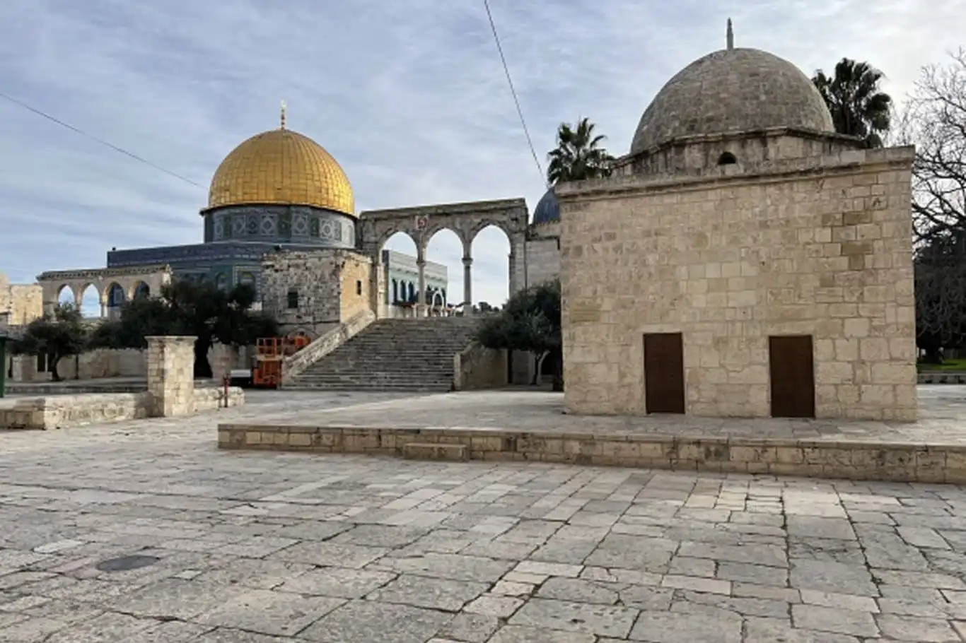 Israeli forces lock down Al-Aqsa Mosque for second day Israeli forces lock down Al-Aqsa Mosque for second day