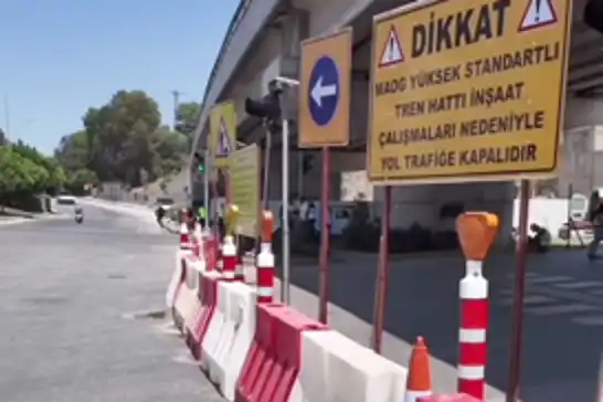 Adana'da alt geçitler trafiğe kapatıldı