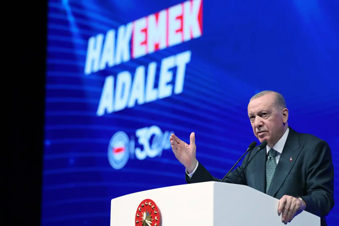 Cumhurbaşkanı Erdoğan: İran'a saldırıların daha büyük bir felakete dönüşmemesi için yoğun çaba harcıyoruz Cumhurbaşkanı Erdoğan: İran'a saldırıların daha büyük bir felakete dönüşmemesi için yoğun çaba harcıyoruz