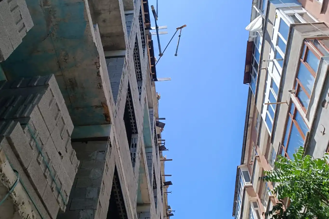 Diyarbakır'da inşaattan düşen işçi vefat etti Diyarbakır'da inşaattan düşen işçi vefat etti