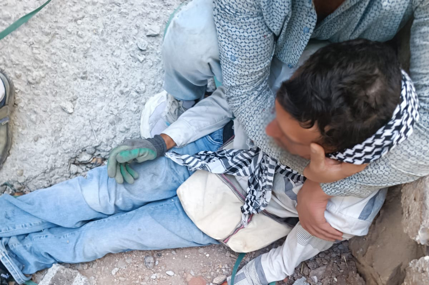 Diyarbakır'da inşaattan düşen işçi vefat etti Diyarbakır'da inşaattan düşen işçi vefat etti