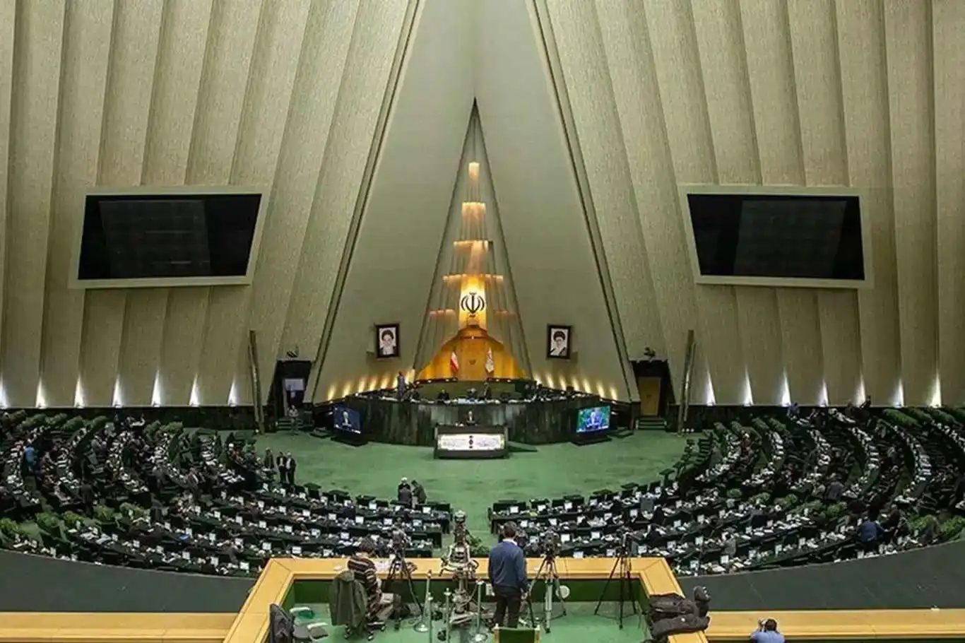 پەرلەمانی ئێران هاوکاری لەگەڵ ئاژانسی نێودەوڵەتی وزەی ئەتۆمی راگرت پەرلەمانی ئێران هاوکاری لەگەڵ ئاژانسی نێودەوڵەتی وزەی ئەتۆمی راگرت