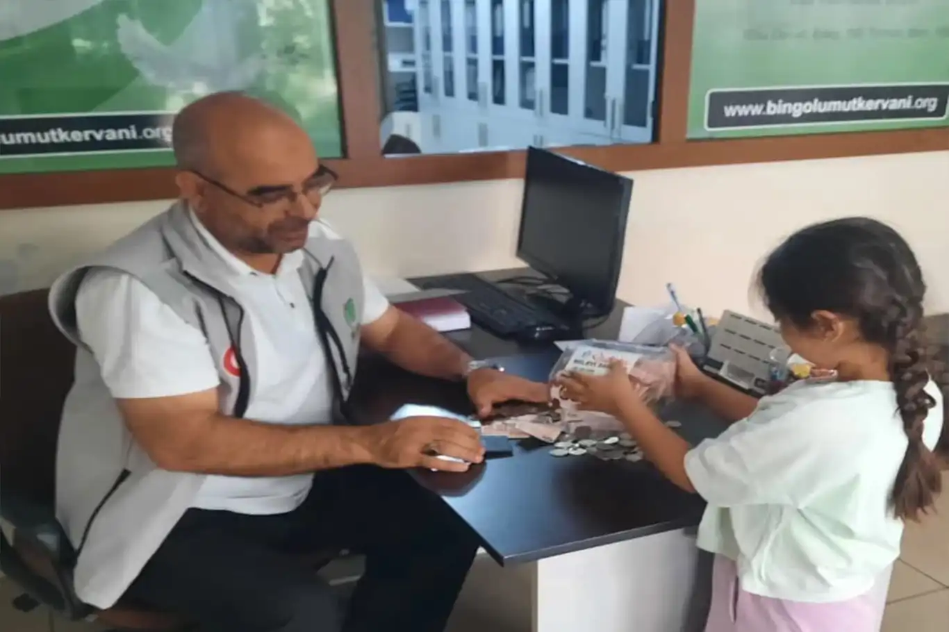 Minik yüreklerden Gazze için duyarlı davranış Minik yüreklerden Gazze için duyarlı davranış