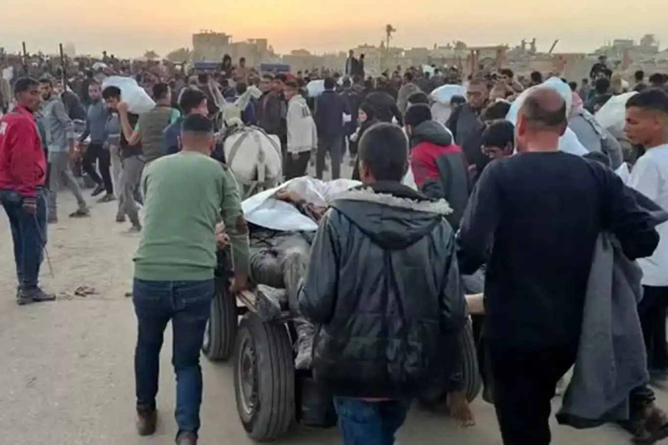 کشتار ۵۴۹ فلسطینی در مراکز توزیع کمکهای بهاصطلاح بشردوستانه در غزه کشتار ۵۴۹ فلسطینی در مراکز توزیع کمکهای بهاصطلاح بشردوستانه در غزه