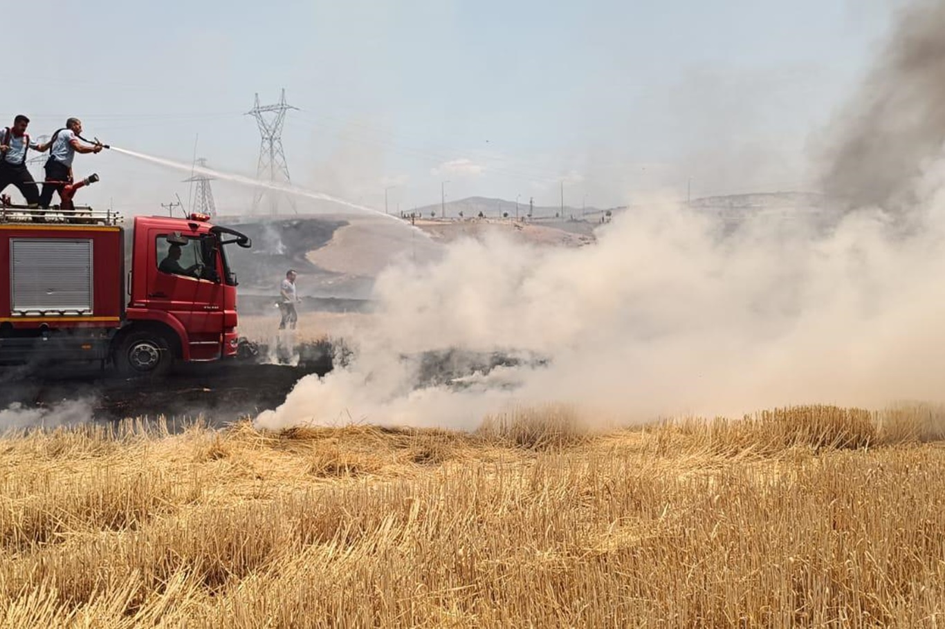Siirt Valiliğinden çevre yangınlarına karşı uyarı Siirt Valiliğinden çevre yangınlarına karşı uyarı