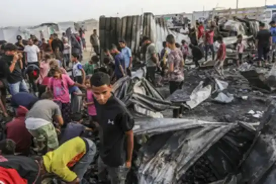 استشهاد 18 فلسطينياً في قصف صهيوني على نقطة توزيع مساعدات وسط غزة