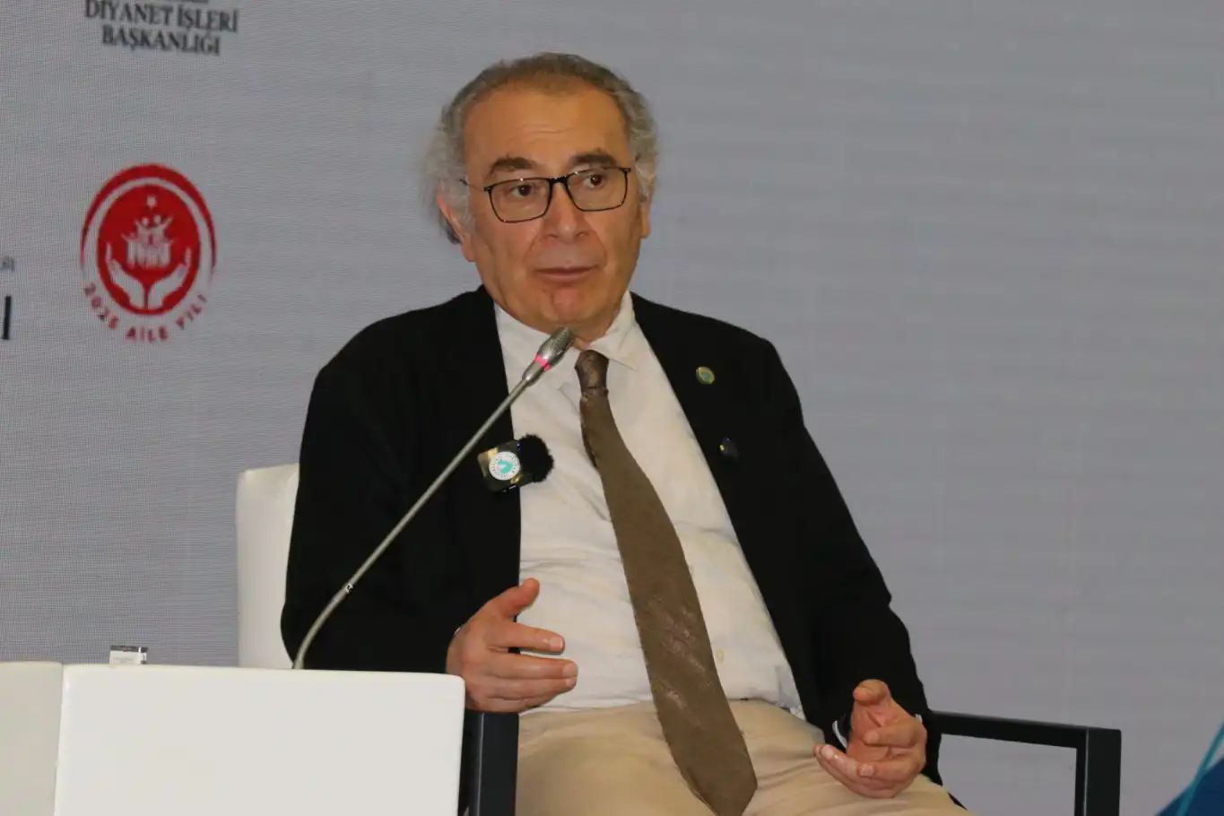 Prof. Dr. Tarhan: İyilik yapmak, çift taraflı bir mutluluk kaynağıdır Prof. Dr. Tarhan: İyilik yapmak, çift taraflı bir mutluluk kaynağıdır