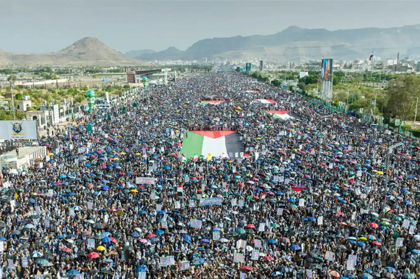 اليمن ينتفض بالملايين: تحية لإيران ودعم لا يتزعزع لغزة والمقاومة