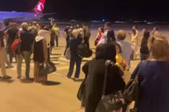 Mardin Havalimanı’nda uçuş krizi: Yolcular 12 saat bekletildi