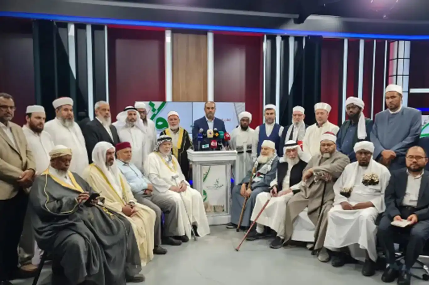 Li Stenbolê alimên ummetê ji bo Tofana Eqsayê daxuyanîya piştrigîyê dan Li Stenbolê alimên ummetê ji bo Tofana Eqsayê daxuyanîya piştrigîyê dan