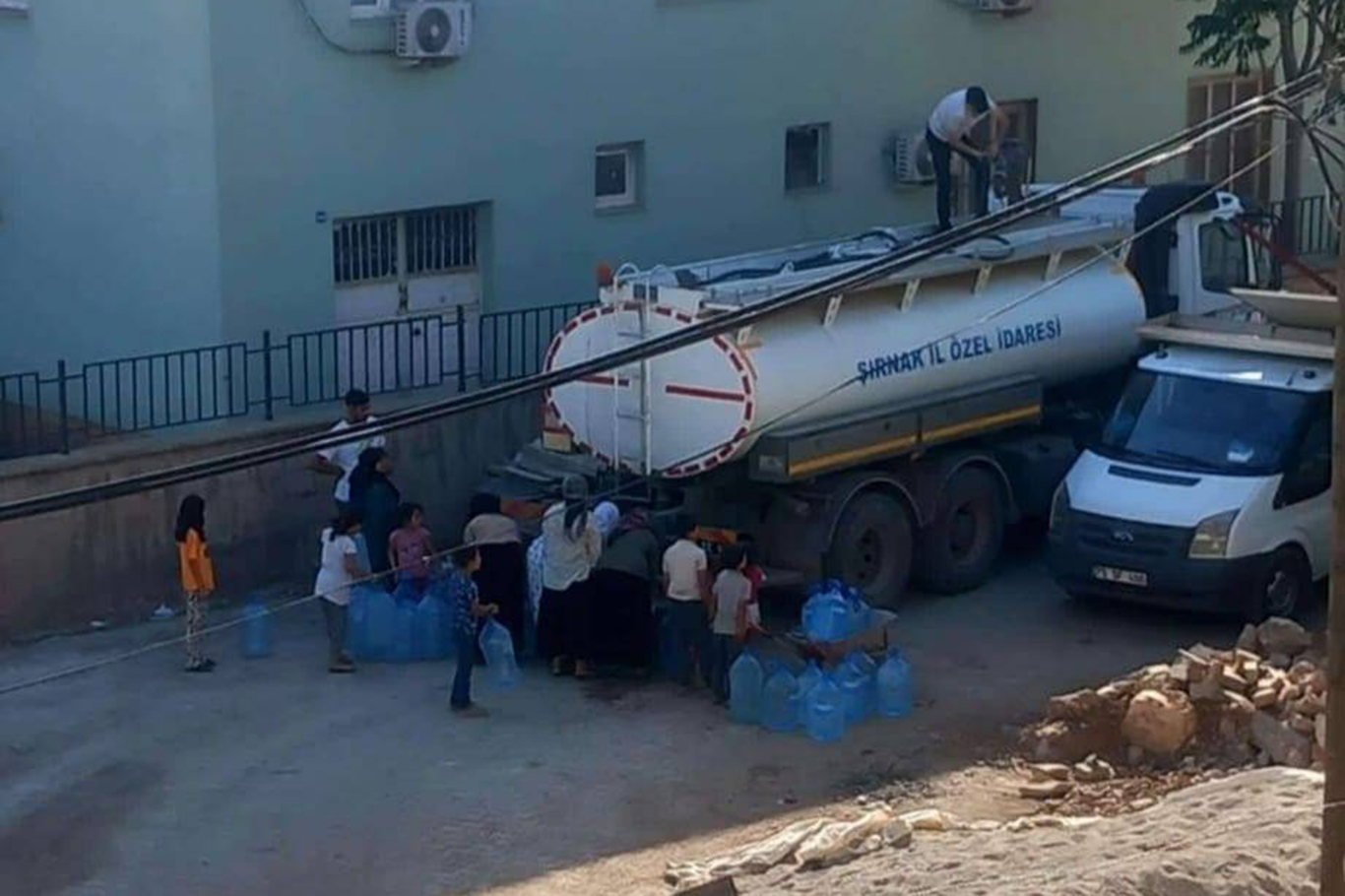 Gabar Dağı eteklerindeki köylerde su kaynakları alarm veriyor Gabar Dağı eteklerindeki köylerde su kaynakları alarm veriyor
