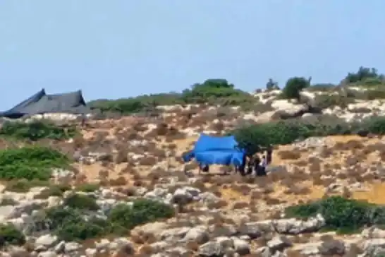 باندە جولەکەکان لە نابلوس چادریان لەسەر زەوییە کشتوکاڵییەکان دانا و لافیتەیەکیان هەڵواسی کە لەسەری نووسرابوو "ئایندە لە فەلەستین نییە"