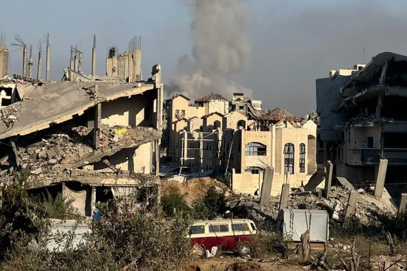 İşgal, Gazze'de bir bölgeyi iki kez bombaladı: 20 şehit İşgal, Gazze'de bir bölgeyi iki kez bombaladı: 20 şehit