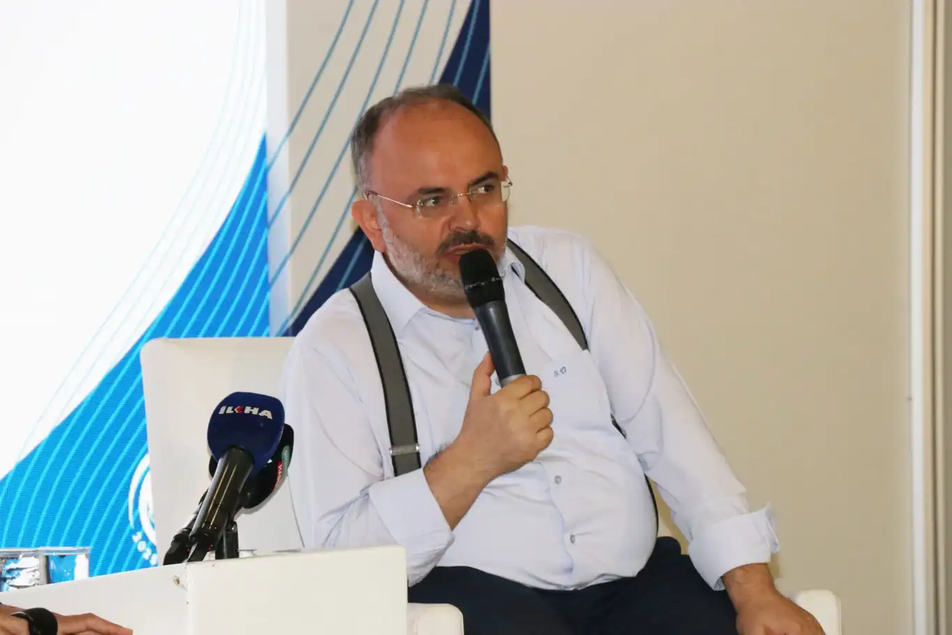 İlahiyatçı-Yazar Özkan Yaman: Aileyi ayakta tutan "7 T"ye dikkat etmeliyiz İlahiyatçı-Yazar Özkan Yaman: Aileyi ayakta tutan "7 T"ye dikkat etmeliyiz