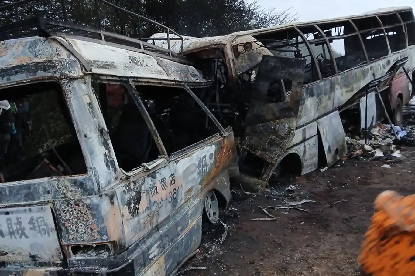 Tanzanya'da 2 otobüs çarpıştı: 38 ölü 28 yaralı Tanzanya'da 2 otobüs çarpıştı: 38 ölü 28 yaralı