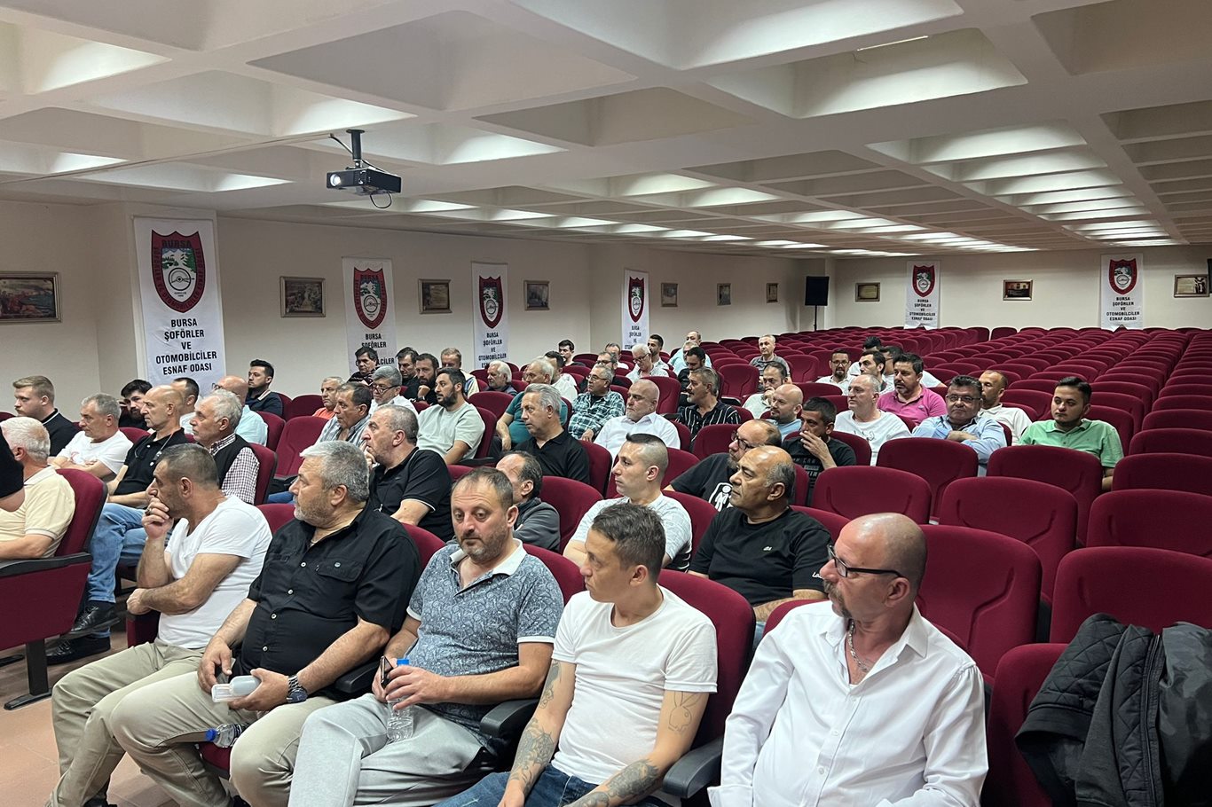 Bursa'da ticari araç sürücülerine ambulanslara yol verme eğitimi Bursa'da ticari araç sürücülerine ambulanslara yol verme eğitimi
