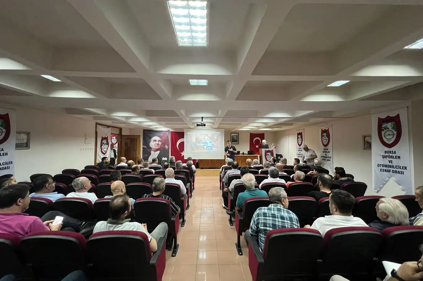 Bursa'da ticari araç sürücülerine ambulanslara yol verme eğitimi Bursa'da ticari araç sürücülerine ambulanslara yol verme eğitimi
