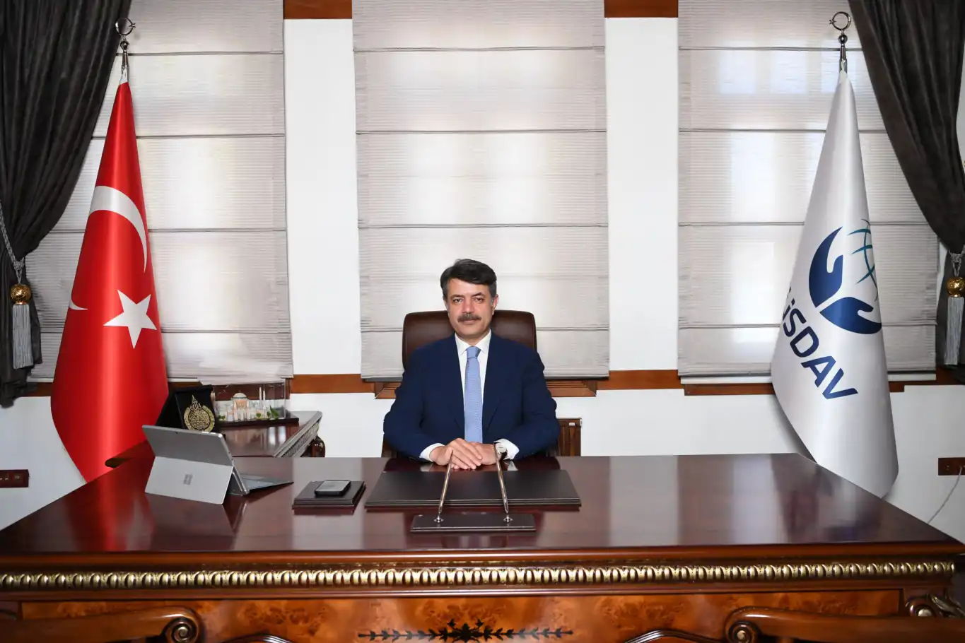 MÜSDAV’dan 'Aile Yılı'na anlamlı katkı: Aile umresi projesi başlatıldı MÜSDAV’dan 'Aile Yılı'na anlamlı katkı: Aile umresi projesi başlatıldı