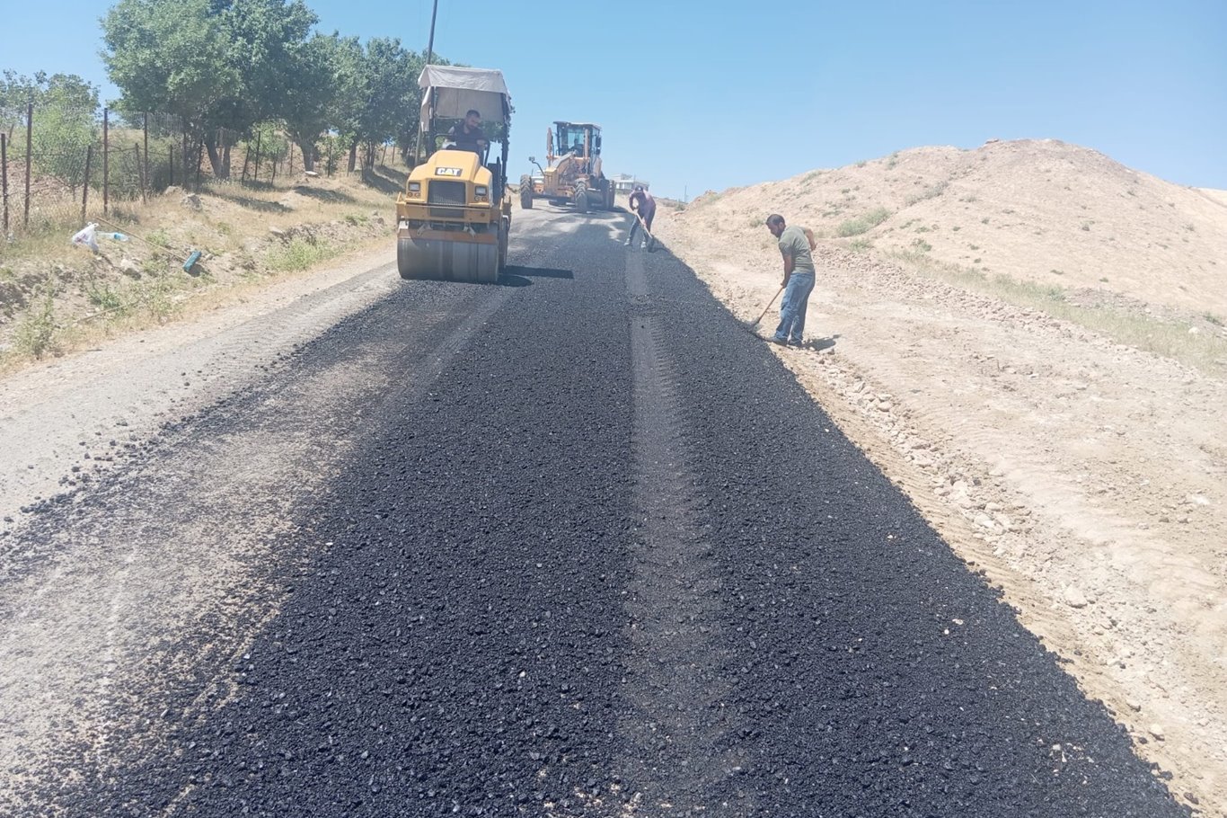 Siirt’te asfalt onarım çalışmaları sürüyor Siirt’te asfalt onarım çalışmaları sürüyor
