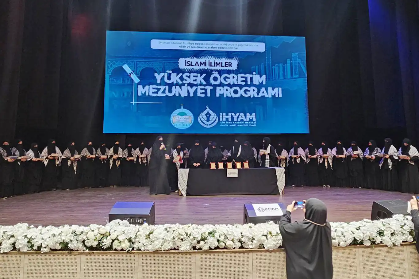 30 öğrenci İslami İlimler Yüksek Öğretim Programı'ndan mezun oldu