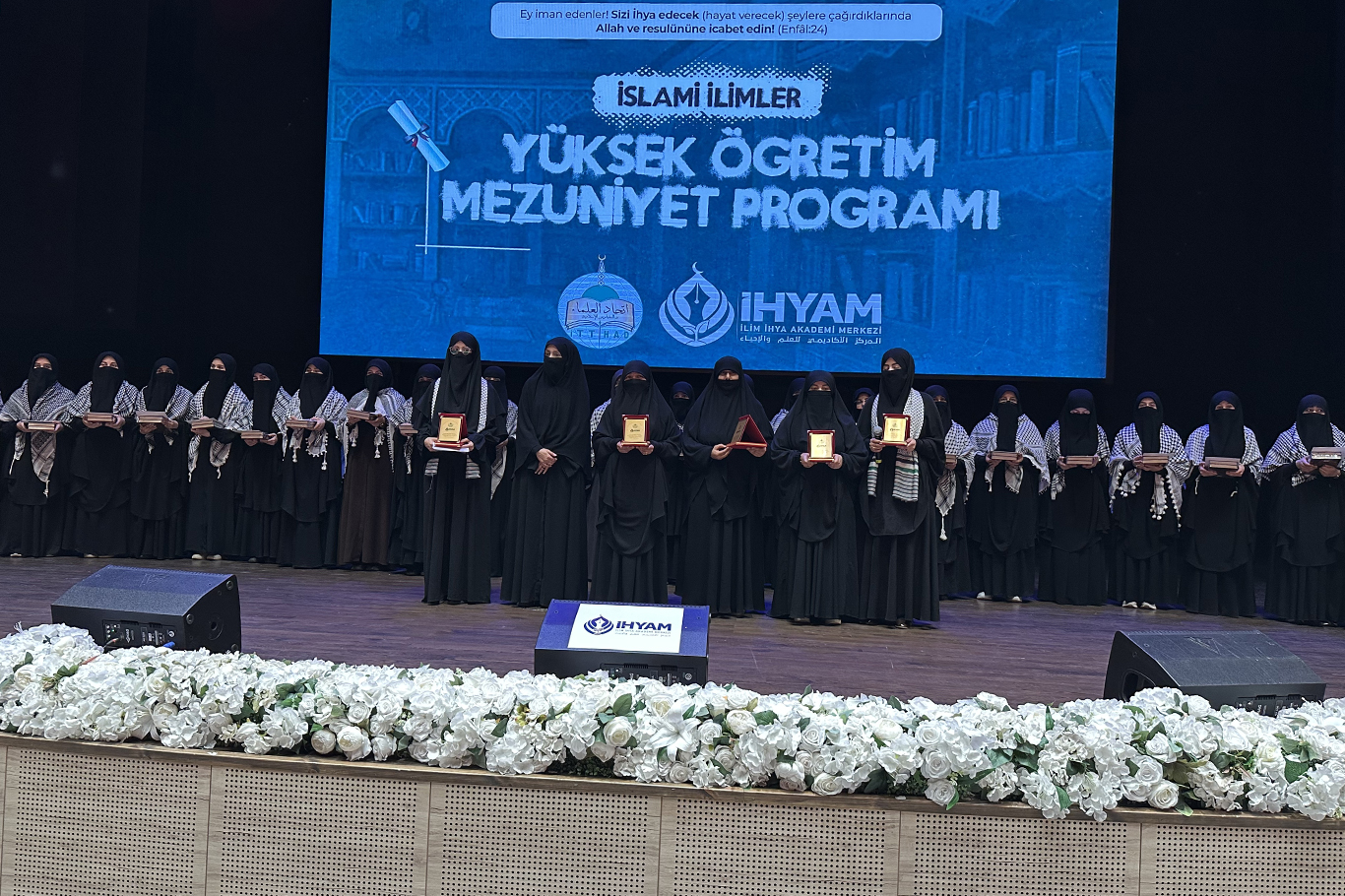30 öğrenci İslami İlimler Yüksek Öğretim Programı'ndan mezun oldu 30 öğrenci İslami İlimler Yüksek Öğretim Programı'ndan mezun oldu