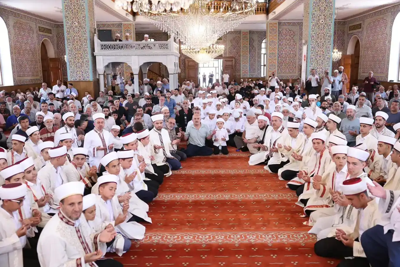 تركيا..إقامة حفل تكريم 41 حافظًا للقرآن الكريم في دوزجه تركيا..إقامة حفل تكريم 41 حافظًا للقرآن الكريم في دوزجه