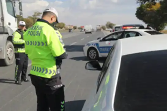 Gaziantep'te trafik kurallarına uymayan 22 arac sürücüsüne ceza kesildi