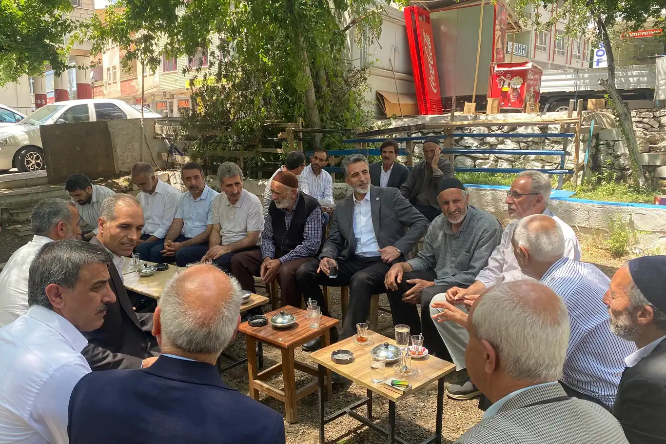 HÜDA PAR Genel Başkan Yardımcısı Emiroğlu'ndan Solhan’a ziyaret HÜDA PAR Genel Başkan Yardımcısı Emiroğlu'ndan Solhan’a ziyaret