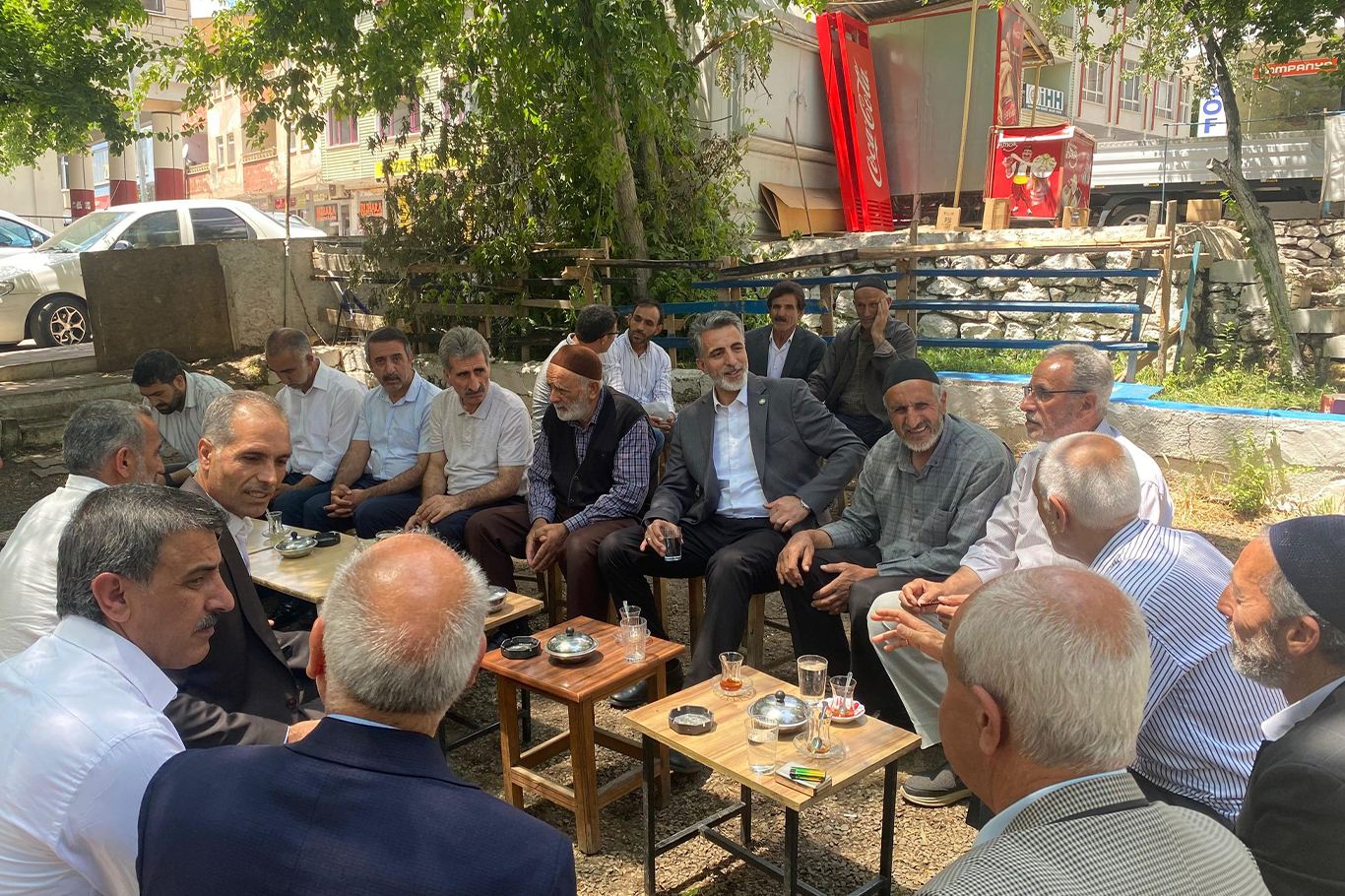 HÜDA PAR Genel Başkan Yardımcısı Emiroğlu'ndan Solhan’a ziyaret HÜDA PAR Genel Başkan Yardımcısı Emiroğlu'ndan Solhan’a ziyaret