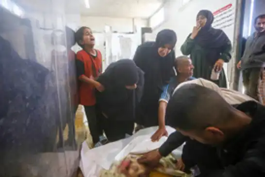 Gazze'de soykırım sürüyor: Yardım noktaları ve sığınmacı çadırları bombalandı