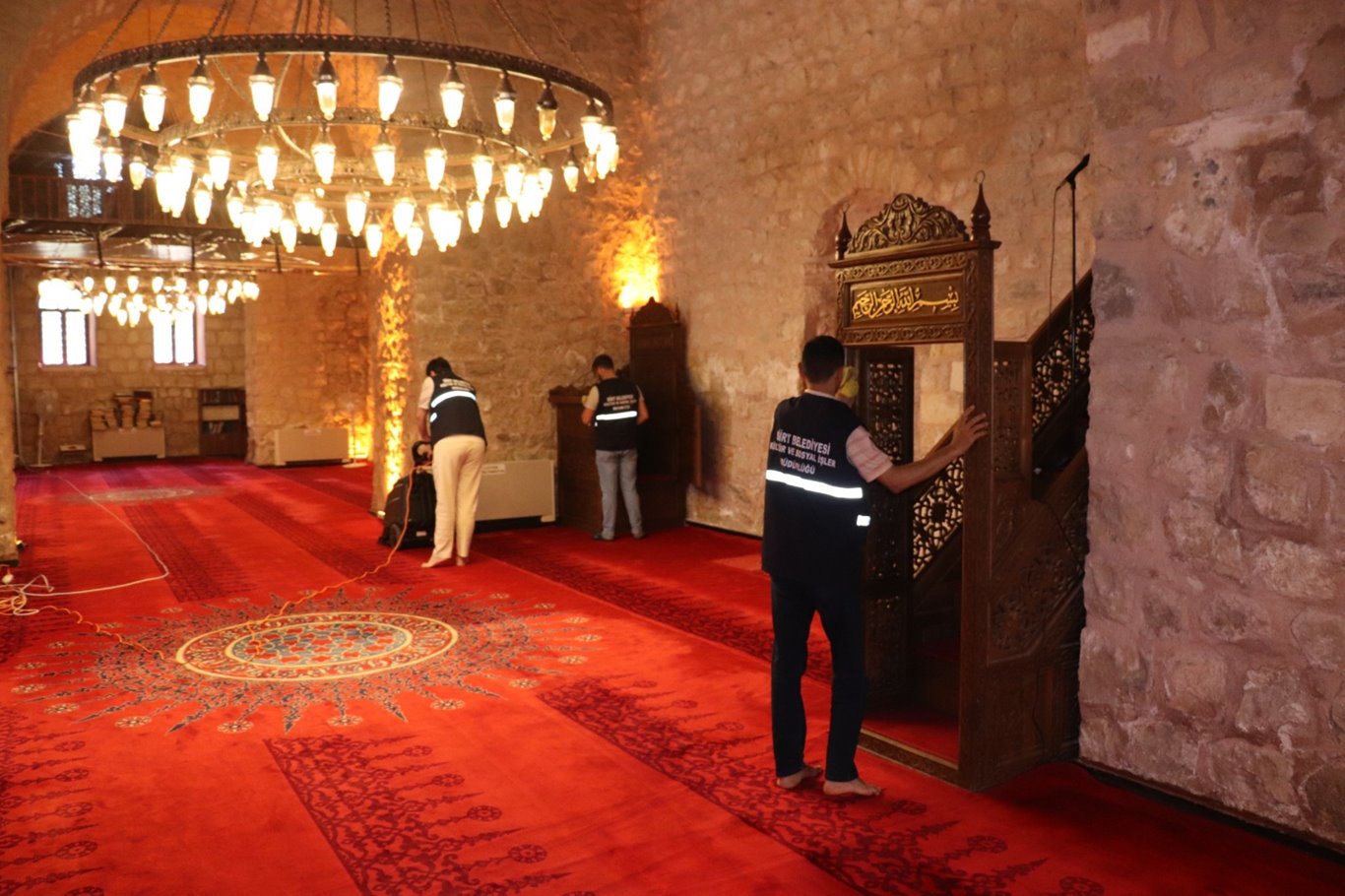 Siirt’te camiler Kurban Bayramı’na temizlikle hazırlanıyor Siirt’te camiler Kurban Bayramı’na temizlikle hazırlanıyor