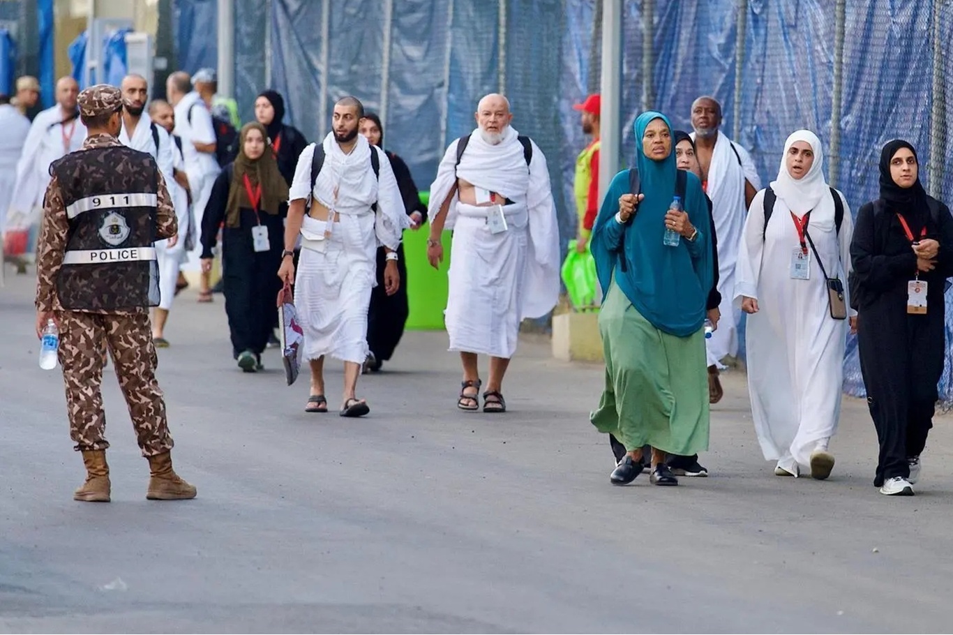 Millions of pilgrims gather in Mina as sacred Hajj journey begins Millions of pilgrims gather in Mina as sacred Hajj journey begins