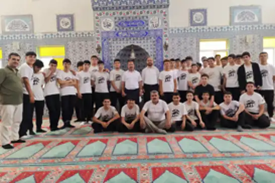 Mersin'de yüzlerce gençler  camilerde buluştu