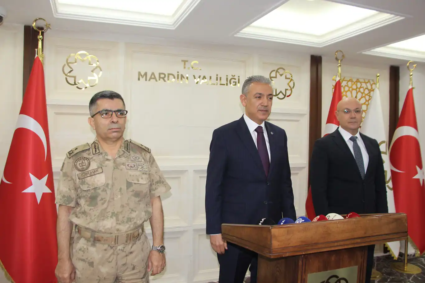 Vali Akkoyun: Mardin’de narkotik suçlarla mücadele kapsamında 11 kişi tutuklanmıştır Vali Akkoyun: Mardin’de narkotik suçlarla mücadele kapsamında 11 kişi tutuklanmıştır