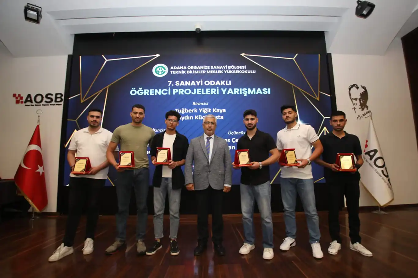 Sanayiye yön veren genç fikirler ödüllendirildi Sanayiye yön veren genç fikirler ödüllendirildi