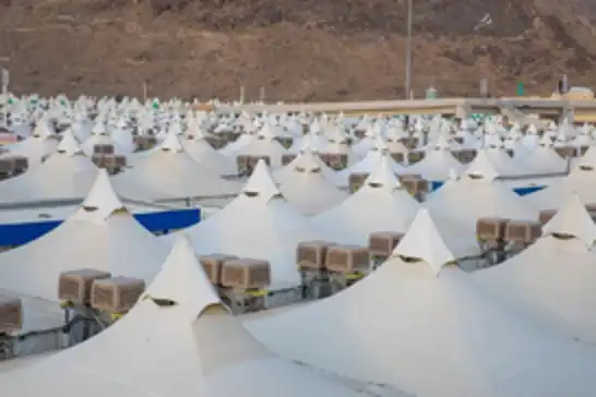 حجاج بيت الله الحرام يواصلون التوافد على منى عشية الوقوف بعرفة