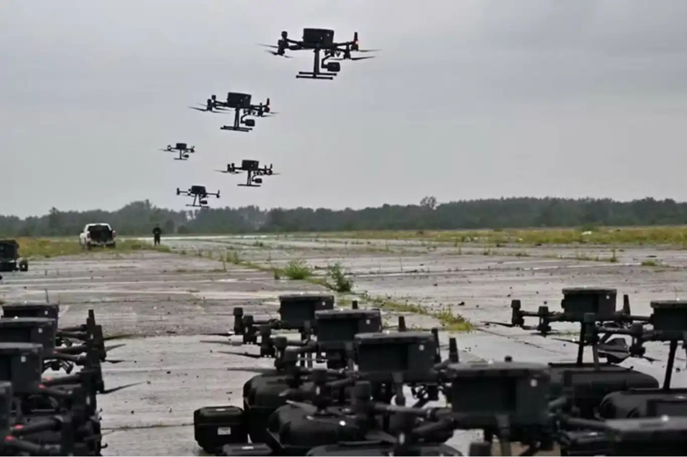 UK to supply 100,000 drones to Ukraine UK to supply 100,000 drones to Ukraine