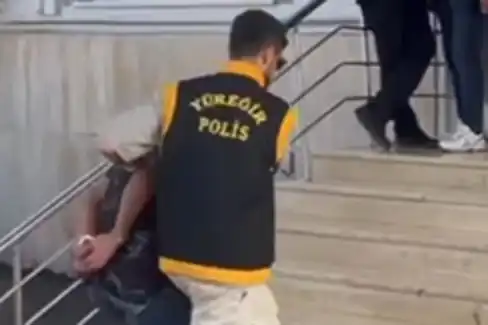 Hırsızlık anı kameralara yansıdı