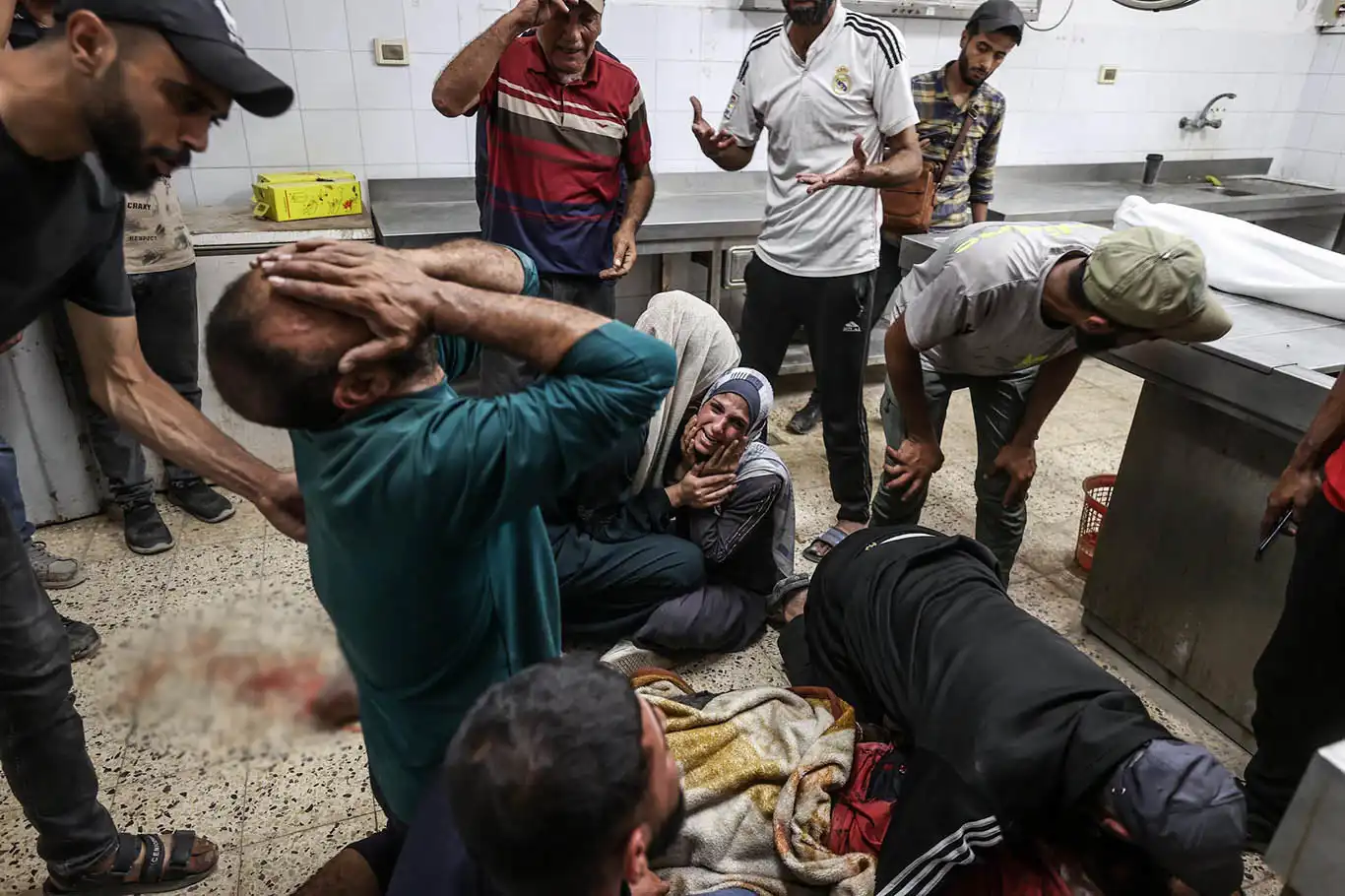 Gazze'de katliam sürüyor: Siyonist rejimin saldırılarında 8'i çocuk en az 14 şehit