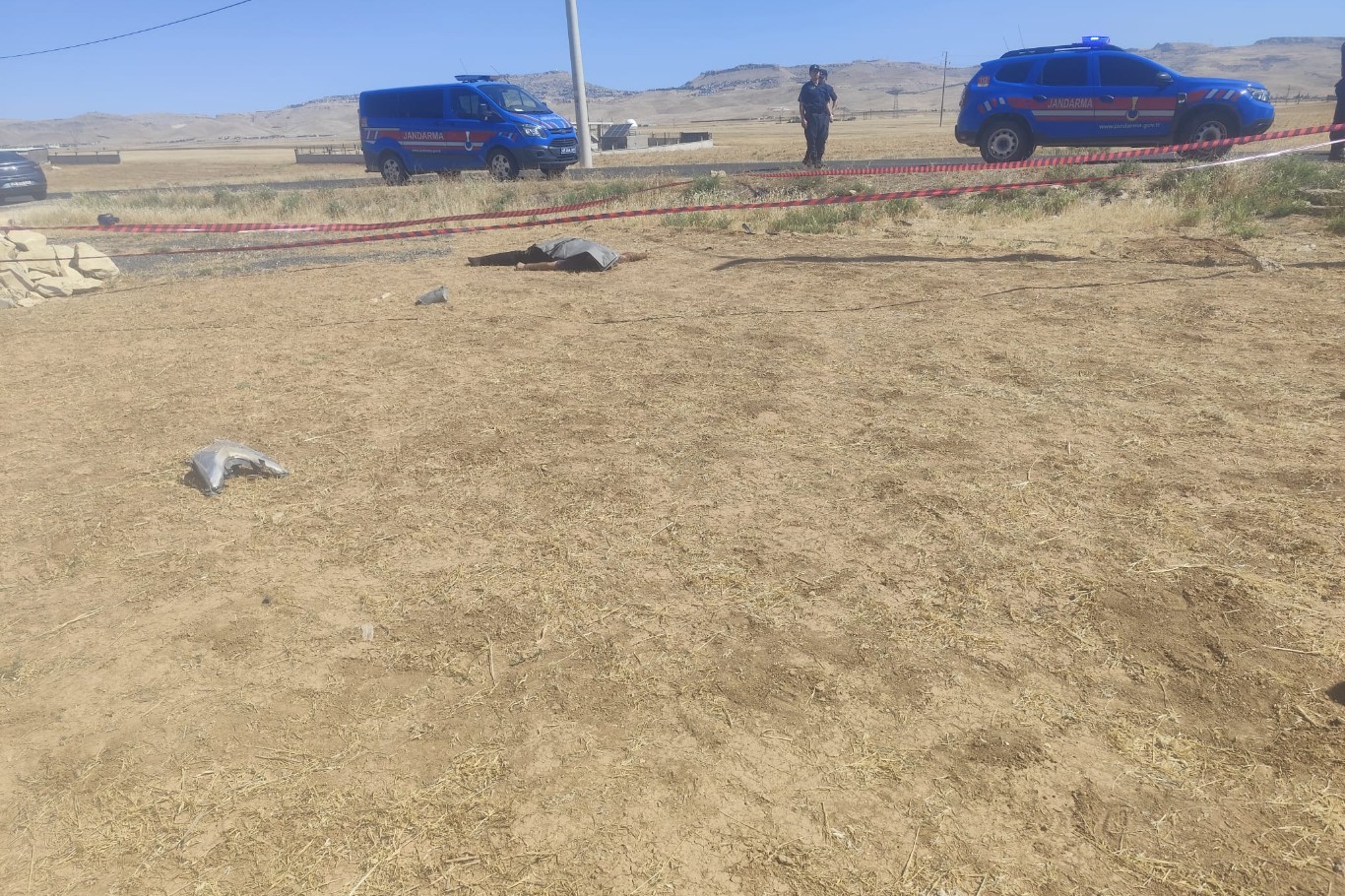 Wesayît û motorbisiqlêt li hev qelibîn: 1 mirî Wesayît û motorbisiqlêt li hev qelibîn: 1 mirî
